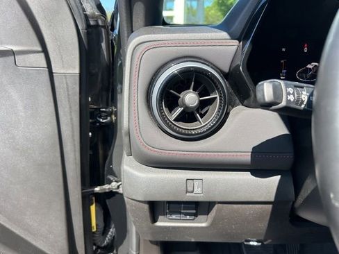 Used 2023 Chevrolet Colorado Z71 w/ Z71 Convenience Package 2 AWD/4WD image 23