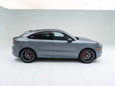 New 2026 Porsche Cayenne GTS image 8