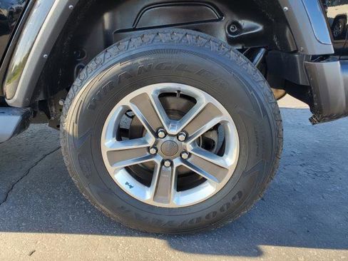 Used 2022 Jeep Wrangler Unlimited Sahara w/ Cold Weather Group image 28