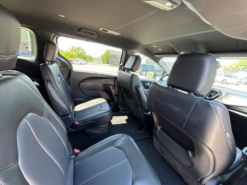 Used 2025 Chrysler Voyager LX FWD image 35