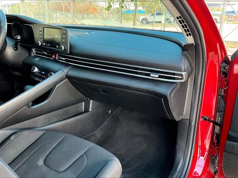 Used 2021 Hyundai Elantra SEL image 19