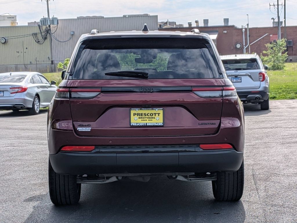 Used 2024 Jeep Grand Cherokee Limited w/ Black Appearance Package AWD/4WD image 6