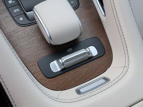 Used 2022 Mercedes-Benz GLS 450 4MATIC image 29