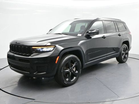 Used 2023 Jeep Grand Cherokee L Laredo AWD/4WD image 3
