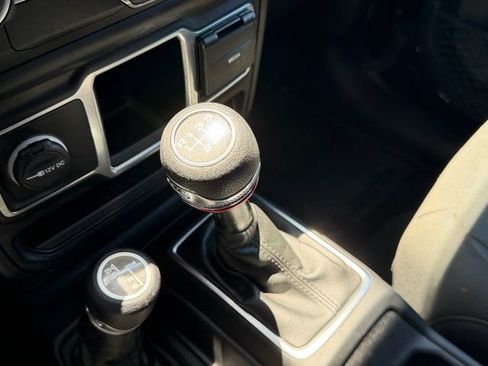 Used 2020 Jeep Wrangler Sport AWD/4WD image 27