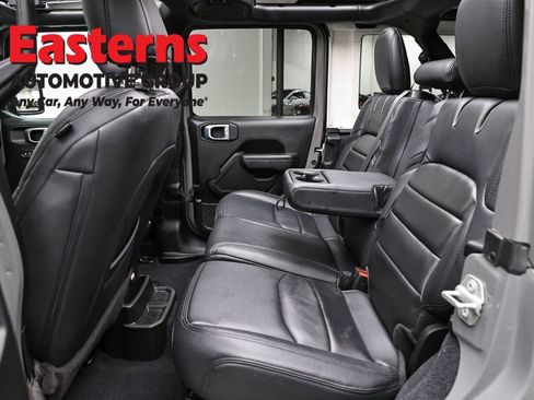 Used 2023 Jeep Wrangler Unlimited w/ Sun & Screen Package image 24