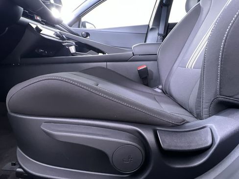 Used 2025 Hyundai Elantra SEL image 14