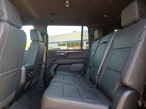 Used 2025 Chevrolet Suburban Z71 AWD/4WD image 9