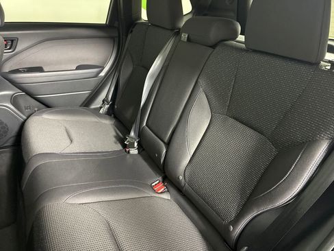Used 2025 Subaru Forester Premium AWD/4WD image 25