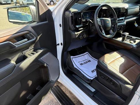 Certified 2024 Chevrolet Silverado 1500 High Country image 11
