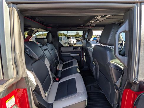 Used 2023 Ford Bronco Wildtrak image 12