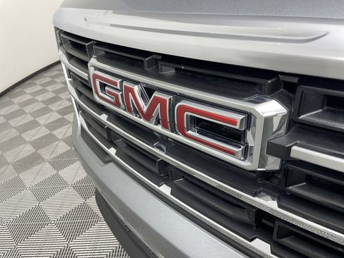 Used 2024 GMC Acadia Elevation image 30