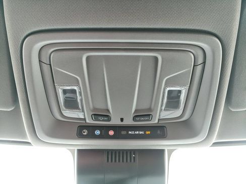 Used 2023 Chevrolet Silverado 1500 LT AWD/4WD image 29
