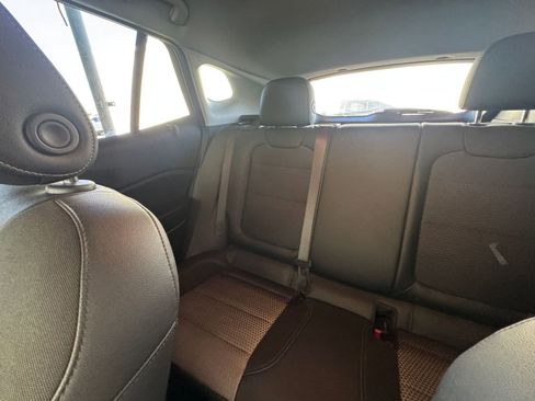 Used 2025 Chevrolet Trax LT image 37