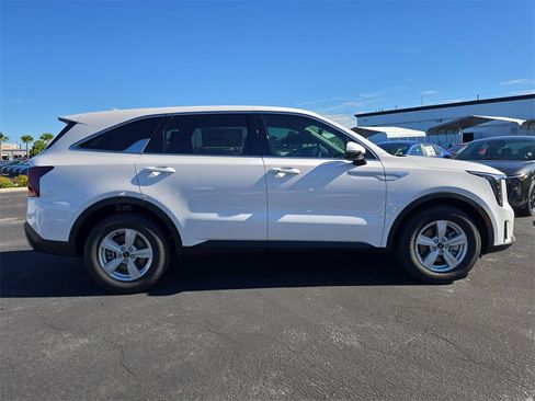 New 2026 Kia Sorento LX image 9