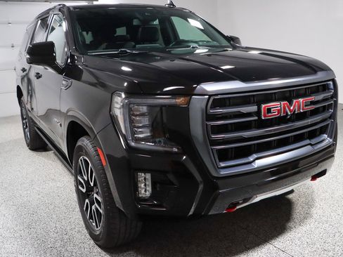 Used 2023 GMC Yukon AT4 w/ AT4 Premium Package AWD/4WD image 5