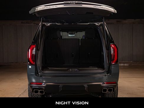 Used 2025 GMC Yukon AT4 Ultimate w/ LPO, Illumination Package AWD/4WD image 9