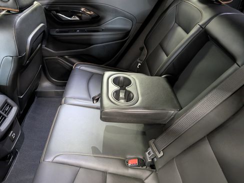 Used 2024 GMC Terrain AT4 w/ Tech Package AWD/4WD image 8