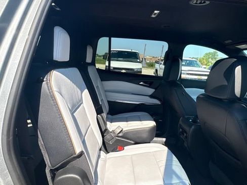 Used 2026 Chevrolet Traverse High Country AWD/4WD image 39