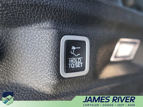 Used 2022 Jeep Grand Cherokee L Overland w/ Luxury Tech Group IV AWD/4WD image 17