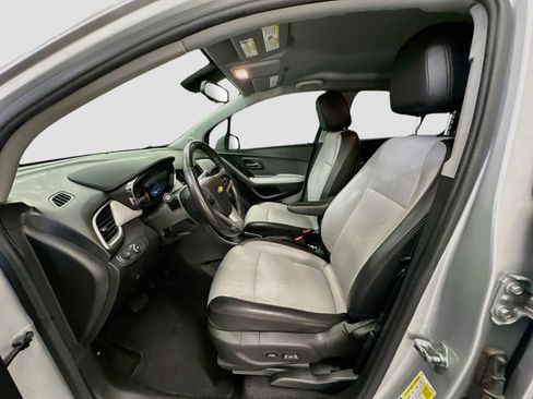 Used 2022 Chevrolet Trax LT w/ Driver Confidence Package AWD/4WD image 13