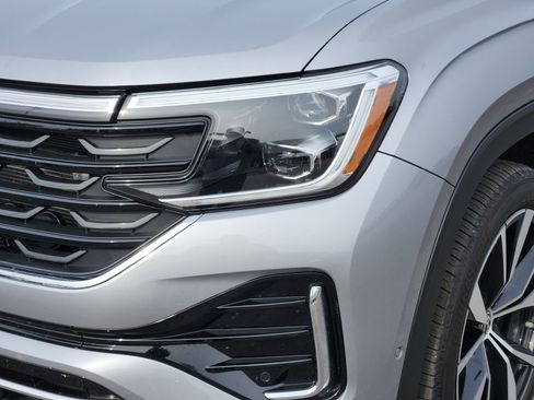 Used 2025 Volkswagen Atlas SEL Premium R-Line image 11