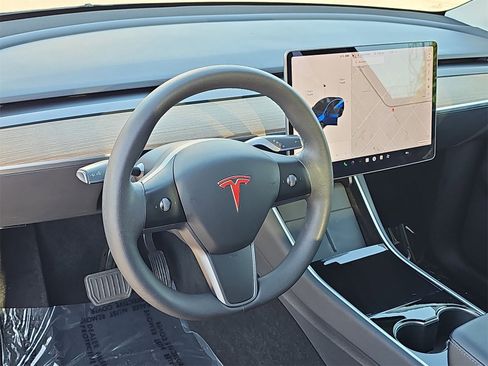 Used 2021 Tesla Model Y Long Range image 17