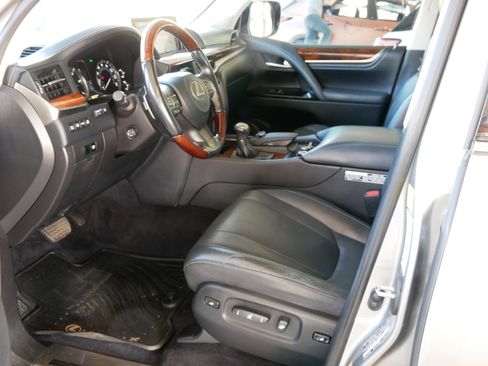 Used 2017 Lexus LX 570 570 image 4