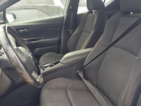 Used 2019 Toyota C-HR XLE FWD image 9