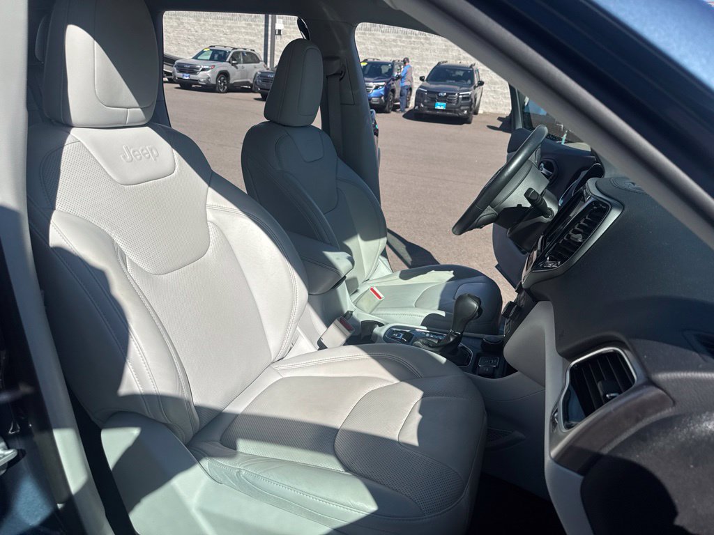 Used 2019 Jeep Cherokee Limited w/ Luxury Group AWD/4WD image 13