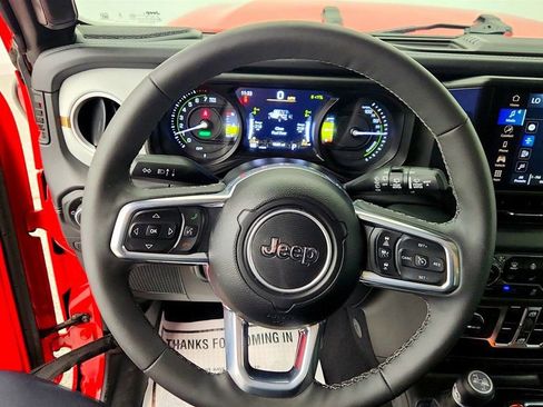 Used 2025 Jeep Wrangler Unlimited Sahara w/ Safety Group AWD/4WD image 12