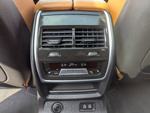 Used 2022 BMW X7 xDrive40i w/ Luxury Seating Package AWD/4WD image 45