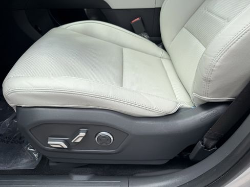 Used 2025 Hyundai Santa Fe Limited FWD image 30