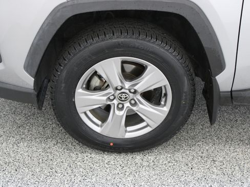 Used 2022 Toyota RAV4 XLE AWD/4WD image 11