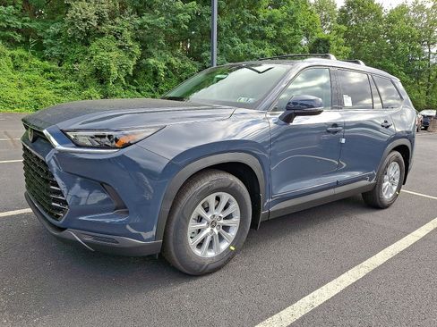 New 2025 Toyota Grand Highlander AWD image 3