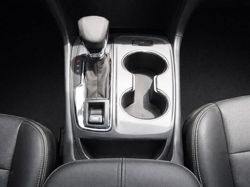 Used 2024 Chevrolet Equinox Premier w/ Redline Edition FWD image 14