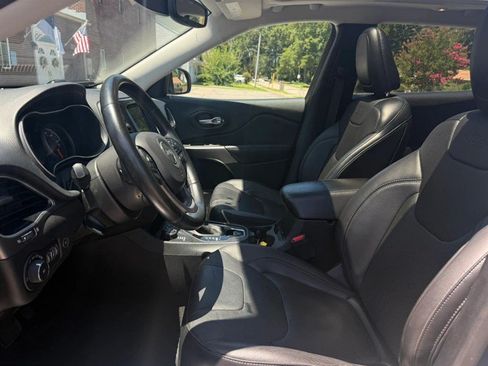 Used 2021 Jeep Cherokee Limited AWD/4WD image 9