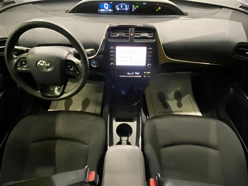 Used 2022 Toyota Prius LE image 17