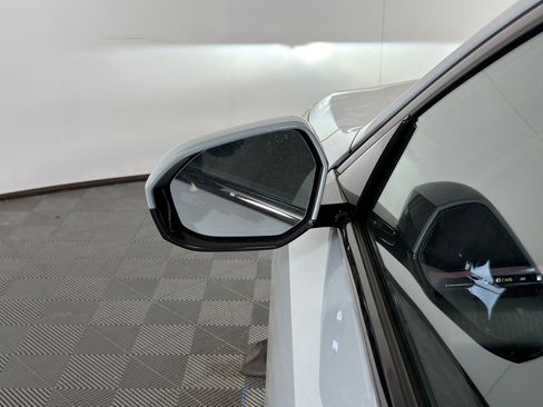 New 2026 BMW 550e xDrive image 19