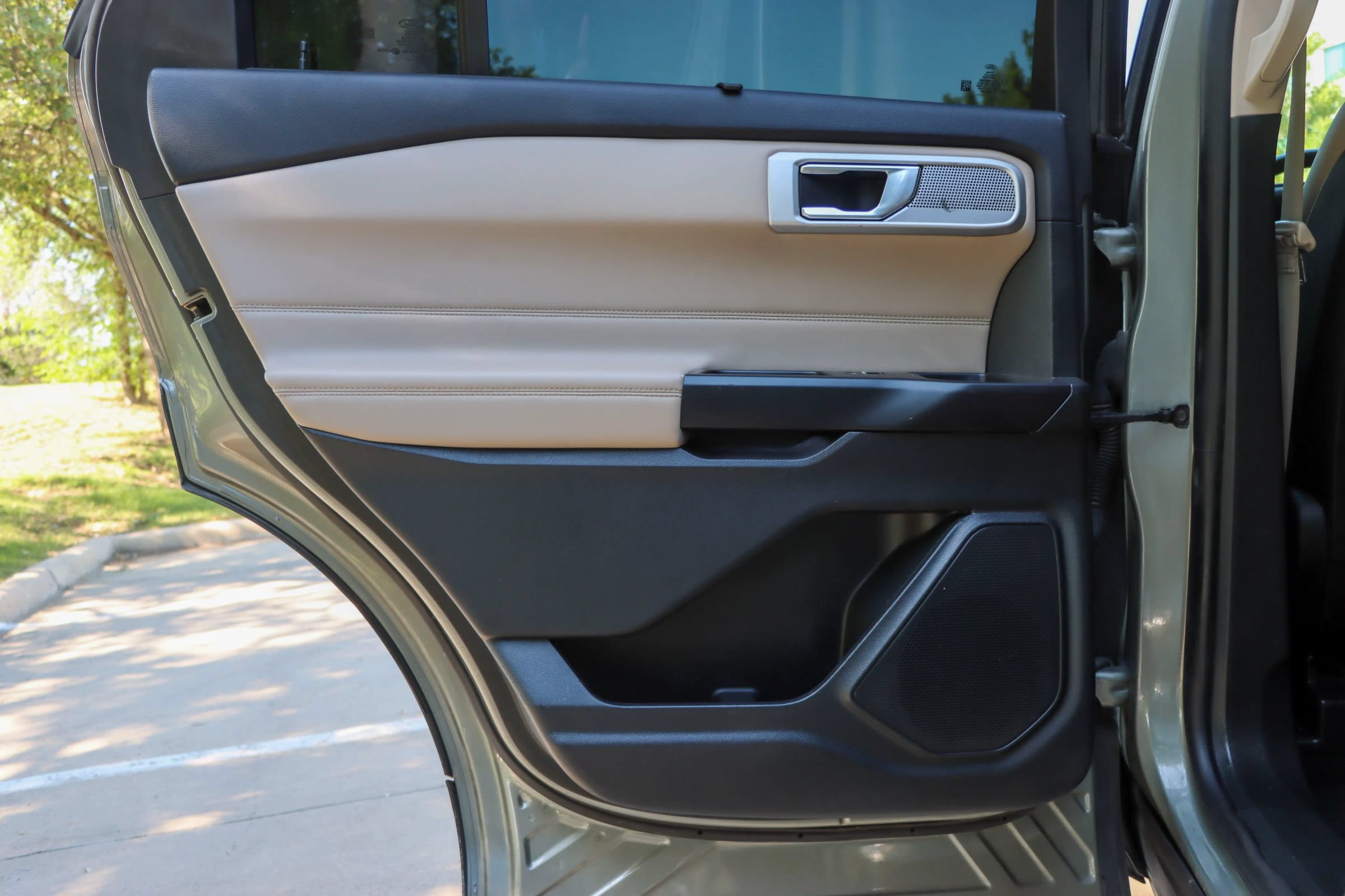 Used 2020 Ford Explorer Limited RWD image 11