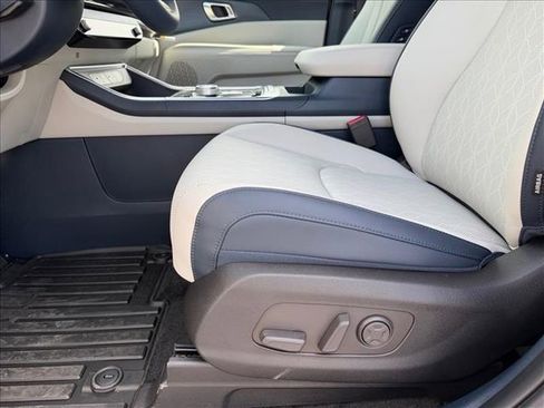 New 2026 Kia Carnival EX FWD image 11