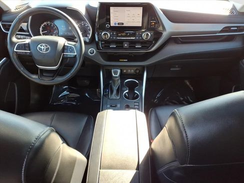 Used 2024 Toyota Highlander XLE image 12