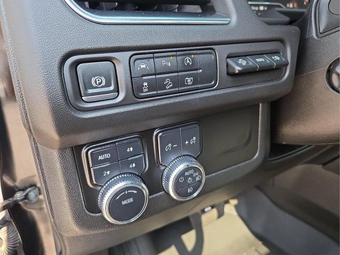 Used 2024 GMC Yukon AT4 w/ Technology Package AWD/4WD image 11