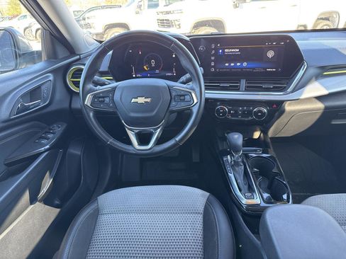 Used 2024 Chevrolet Trax LT w/ Driver Confidence Package FWD image 13