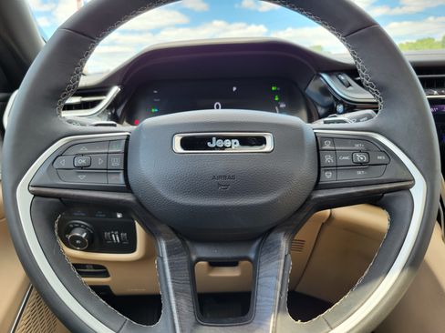 Used 2022 Jeep Grand Cherokee Limited 4xe AWD/4WD image 9