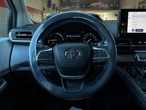 New 2026 Toyota Sienna XLE FWD image 33