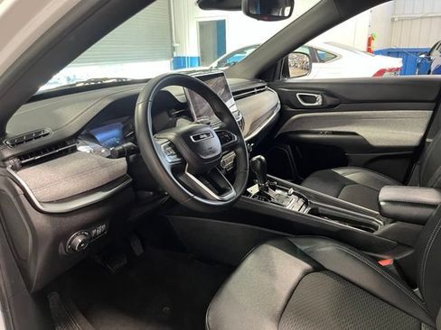 Used 2024 Jeep Compass Latitude AWD/4WD image 24