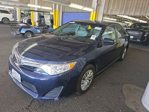Used 2014 Toyota Camry LE FWD image 1