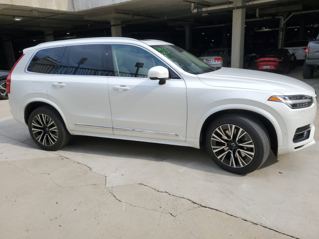 Certified 2024 Volvo XC90 T8 Plus AWD/4WD image 7