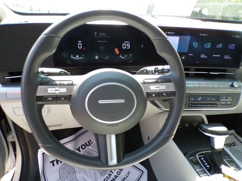 Certified 2024 Hyundai Kona SEL AWD/4WD image 12
